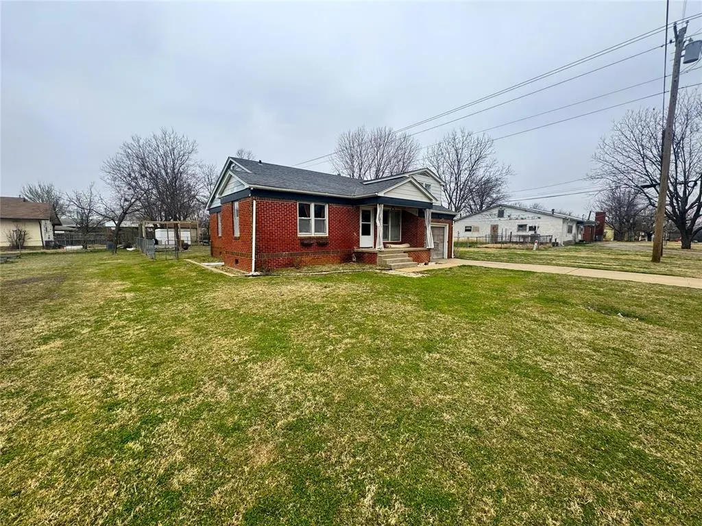 Photo 2 — 110 N Cedar Avenue, Stroud, OK 74079