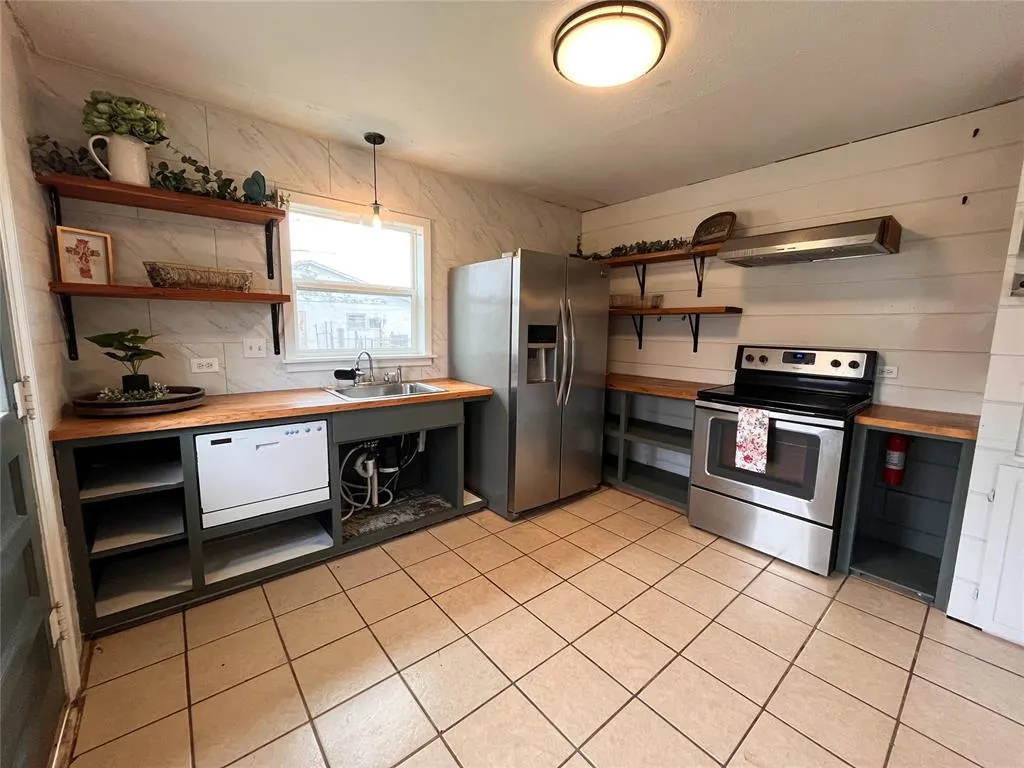 Photo 8 — 110 N Cedar Avenue, Stroud, OK 74079