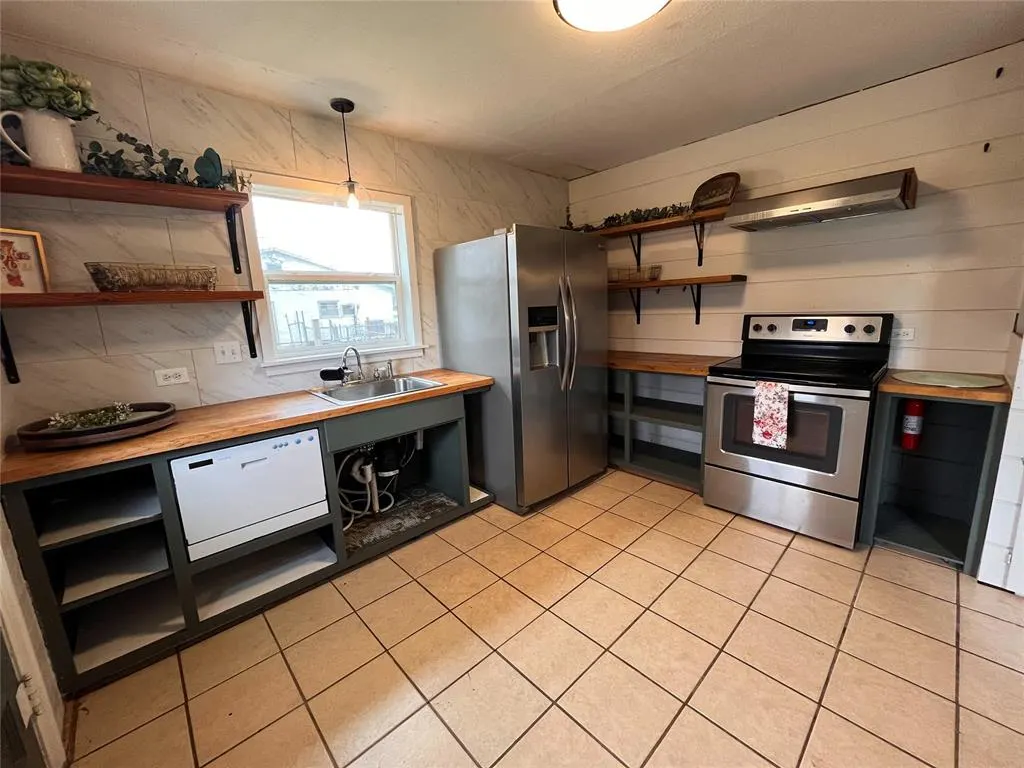 Photo 9 — 110 N Cedar Avenue, Stroud, OK 74079