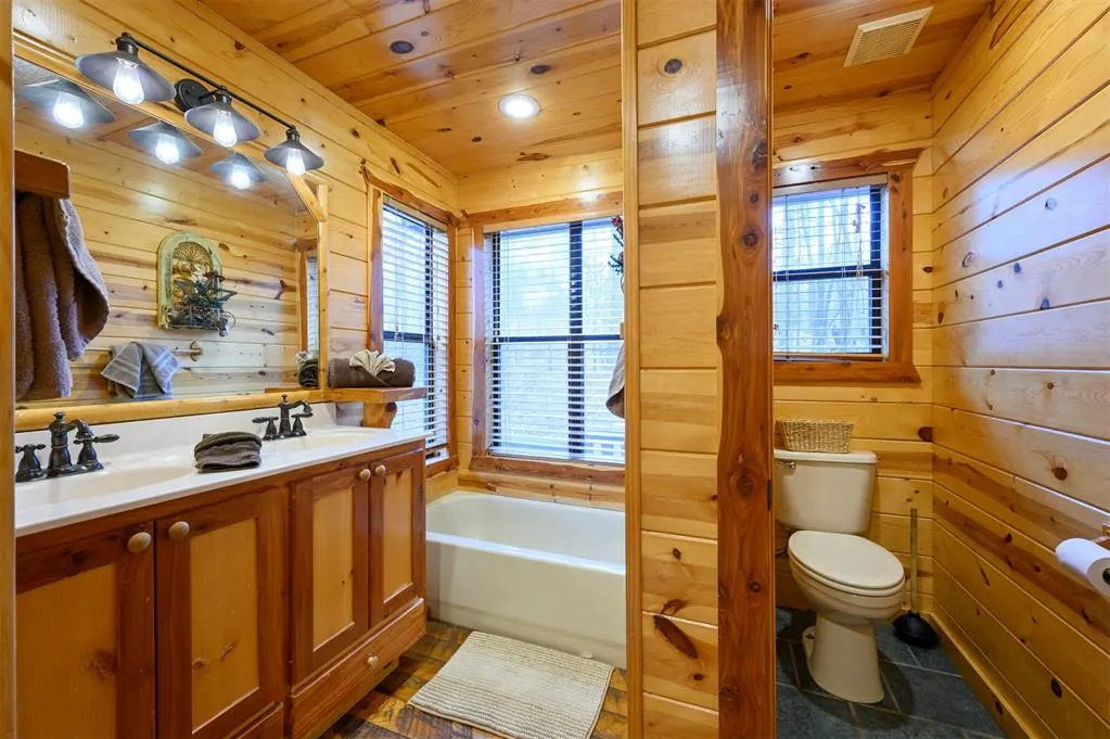 Photo 12 — 1368 Southern Hills Circle, Broken Bow, OK 74728