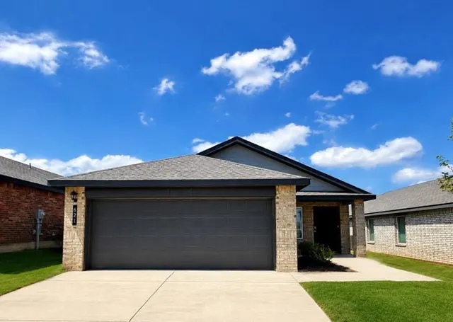 Front exterior — 621 NE 104th Street, Oklahoma City, OK 73114