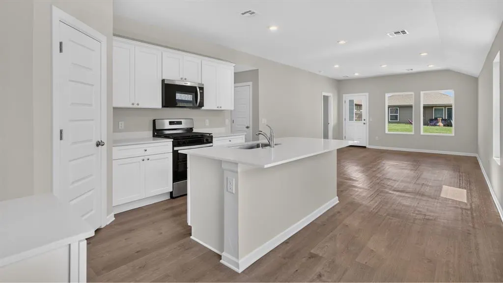 Photo 2 — 621 NE 104th Street, Oklahoma City, OK 73114