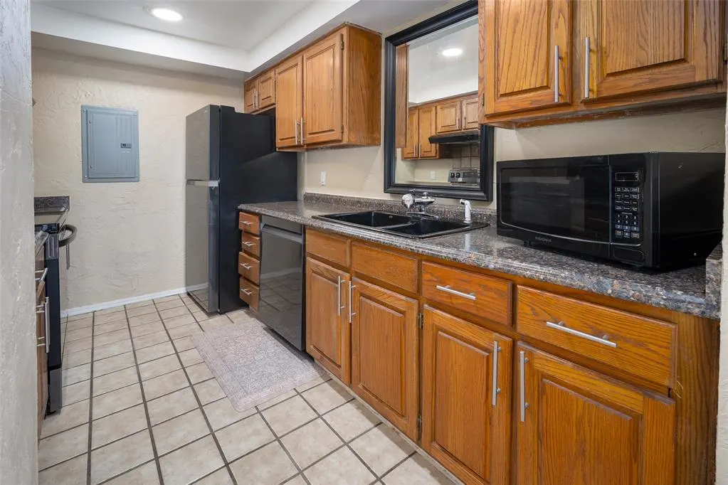 Photo 9 — 11120 Stratford Drive 214, Oklahoma City, OK 73120