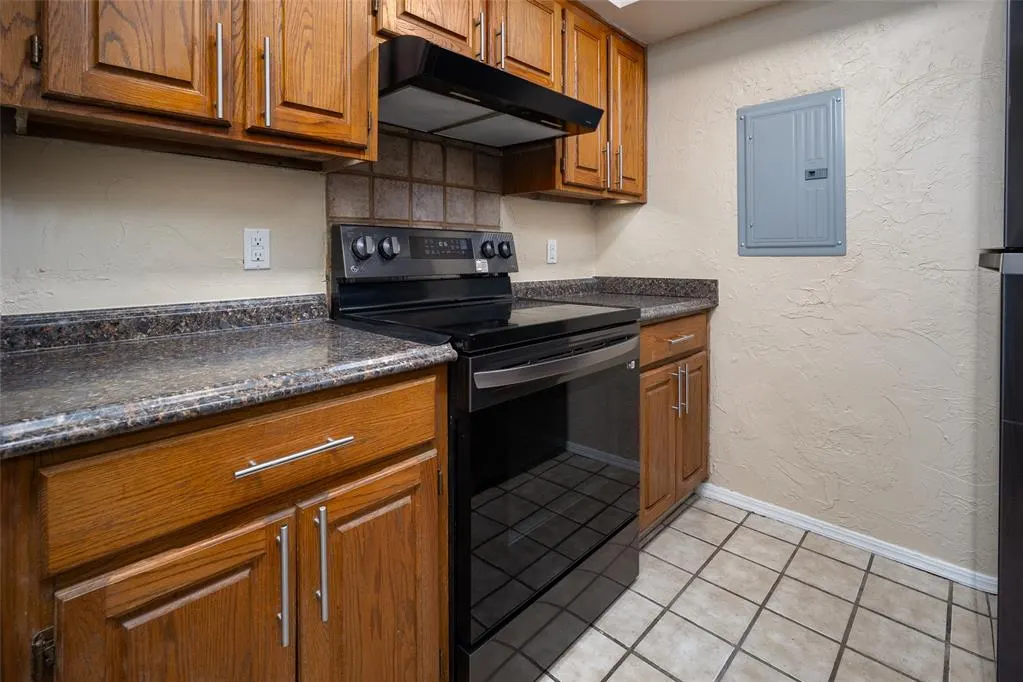 Photo 10 — 11120 Stratford Drive 214, Oklahoma City, OK 73120