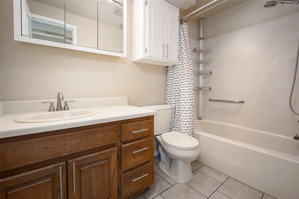 Photo 14 — 11120 Stratford Drive 214, Oklahoma City, OK 73120