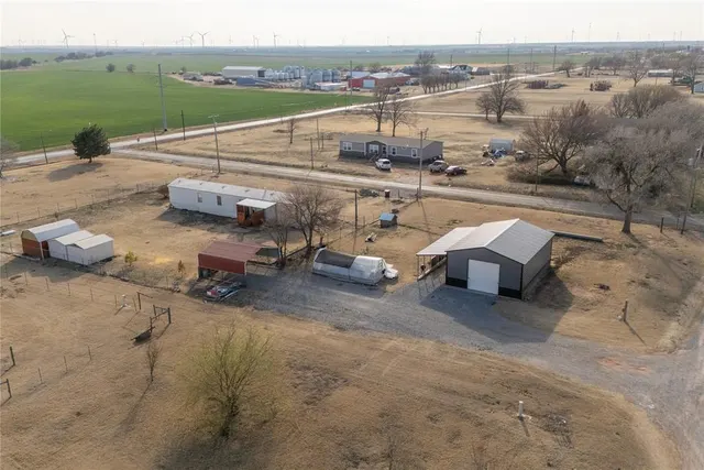 Photo 5 — 413 S 5th Street, Thomas, OK 73669