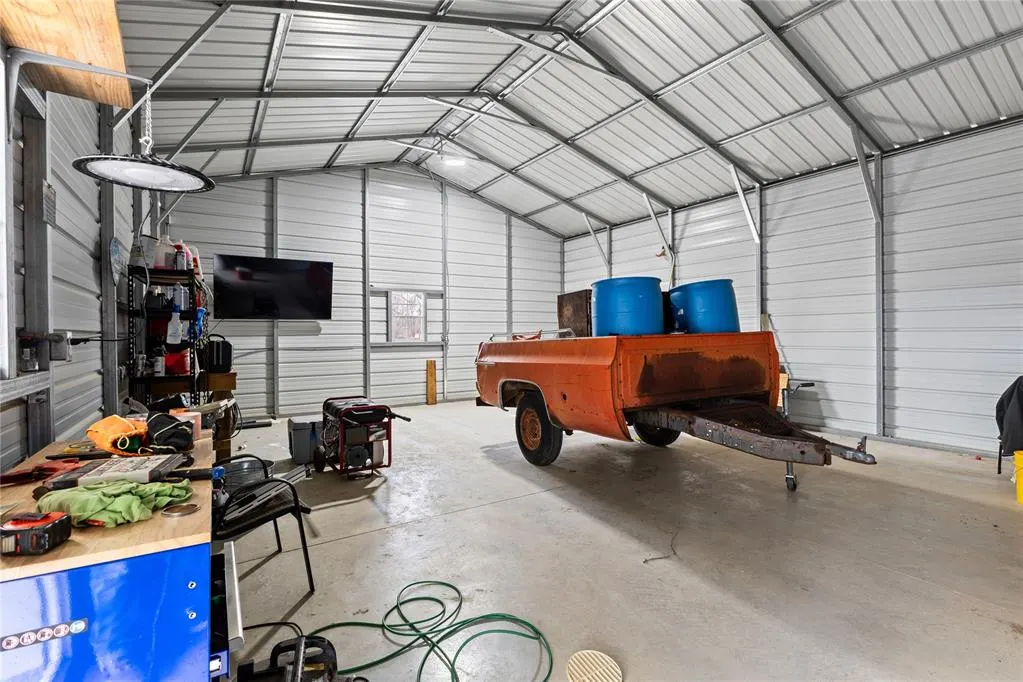 Photo 8 — 413 S 5th Street, Thomas, OK 73669
