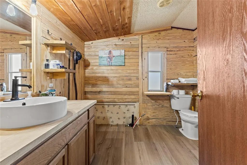 Photo 16 — 413 S 5th Street, Thomas, OK 73669