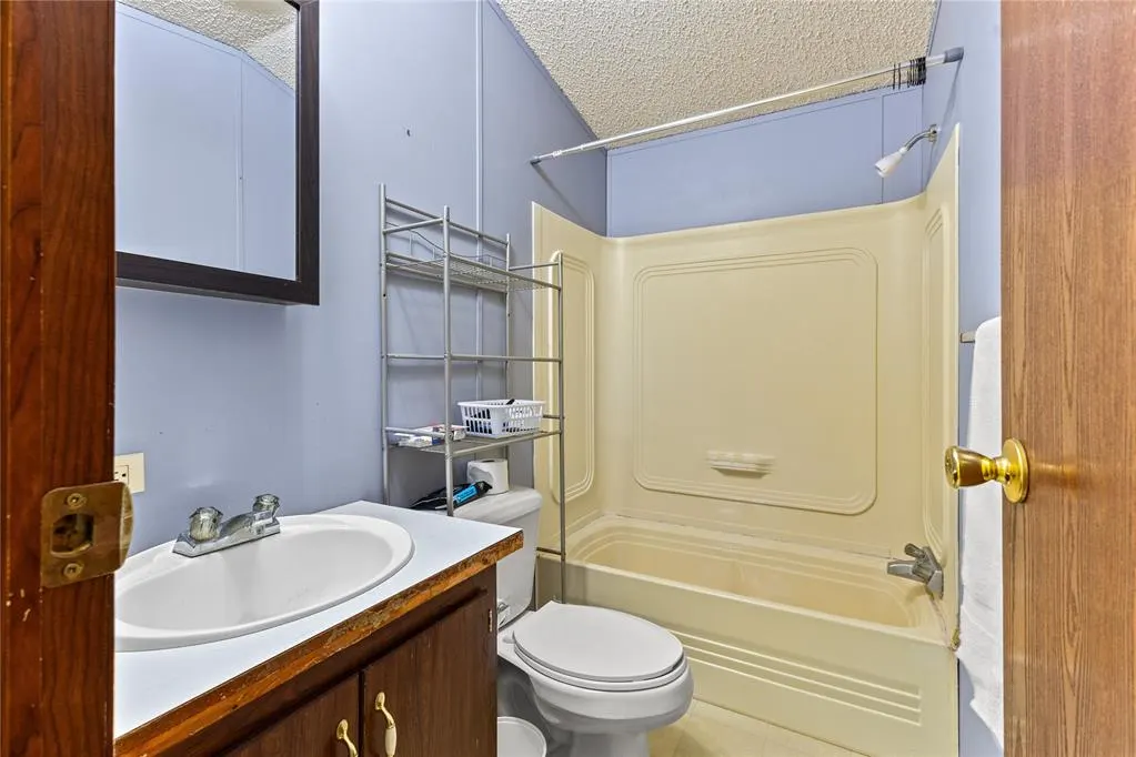 Photo 21 — 413 S 5th Street, Thomas, OK 73669
