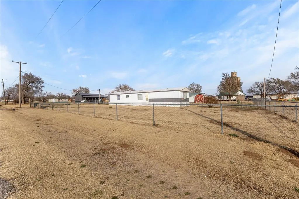 Photo 25 — 413 S 5th Street, Thomas, OK 73669