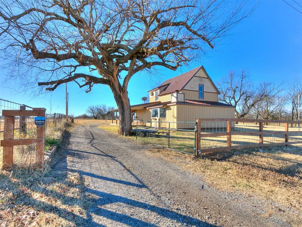 Photo 2 — 1217 W Industrial Road, Guthrie, OK 73044