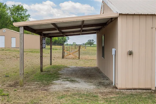 Photo 8 — 1923 W Columbia Street, Okemah, OK 74859