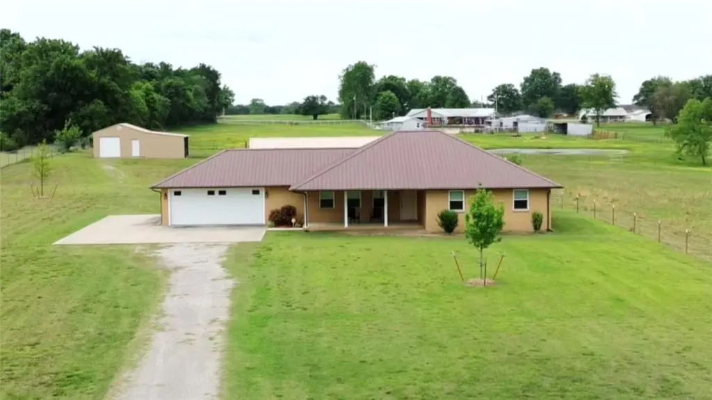 Photo 47 — 1923 W Columbia Street, Okemah, OK 74859