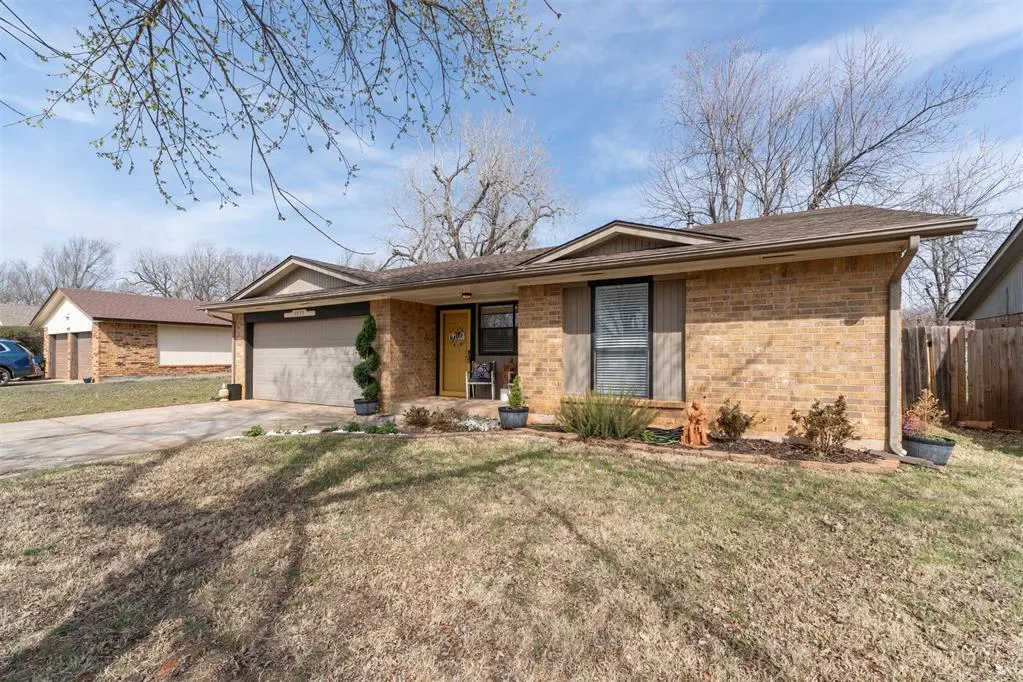 Photo 3 — 1033 W Griggs Way, Mustang, OK 73064