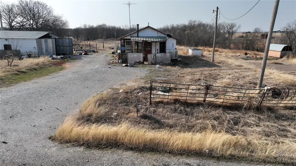 Photo 2 — 24934 E County Road 1550, Maysville, OK 73057