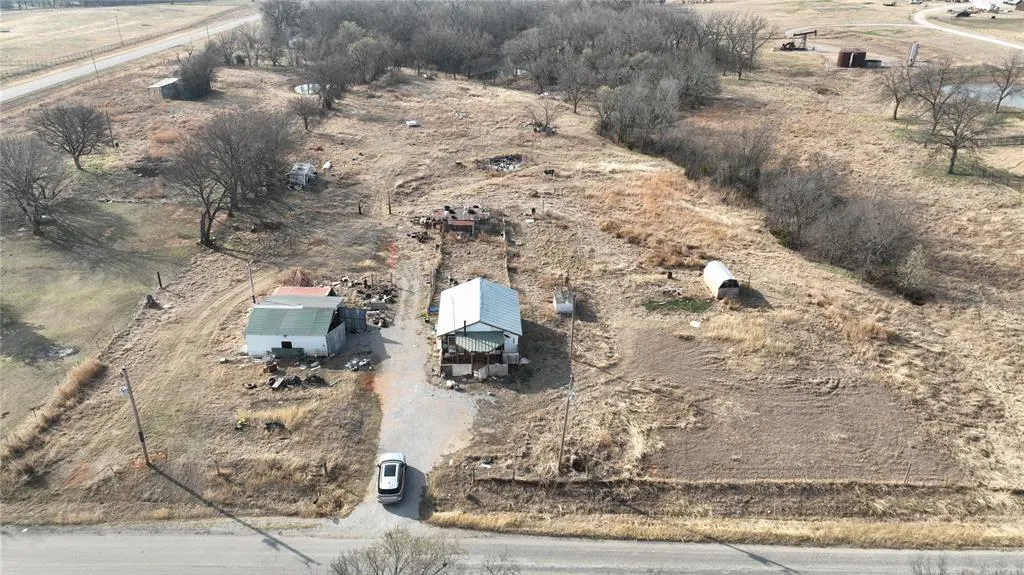 Photo 3 — 24934 E County Road 1550, Maysville, OK 73057