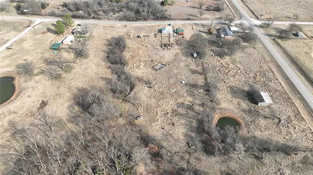 Photo 5 — 24934 E County Road 1550, Maysville, OK 73057
