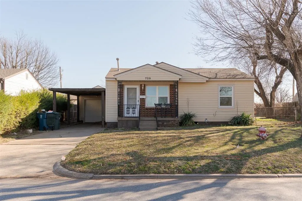 Photo 2 — 720 S Santa Fe Drive, Edmond, OK 73003