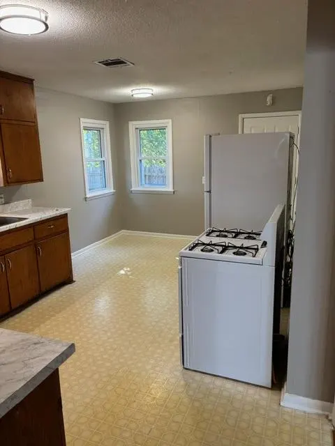 Photo 7 — 2120 SW 61st Street, Oklahoma City, OK 73159