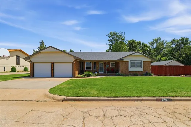 Front exterior — 1321 S Oak Street, Kingfisher, OK 73750