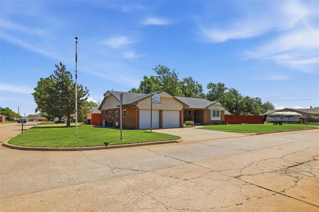 Photo 6 — 1321 S Oak Street, Kingfisher, OK 73750