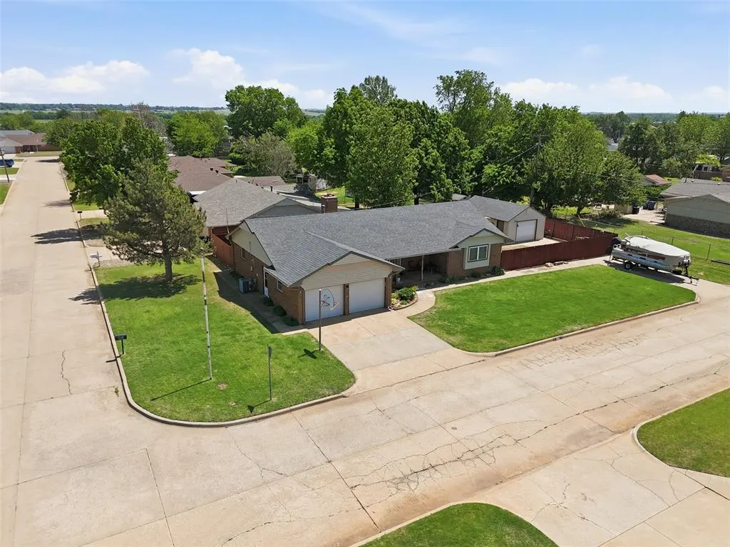 Photo 9 — 1321 S Oak Street, Kingfisher, OK 73750