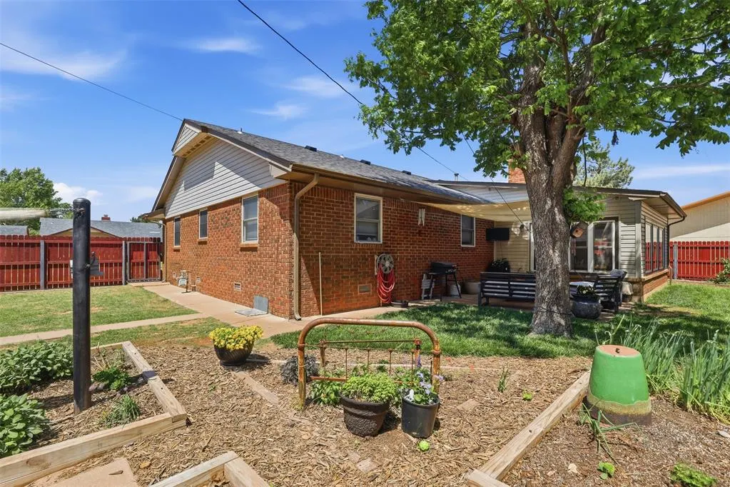 Photo 11 — 1321 S Oak Street, Kingfisher, OK 73750