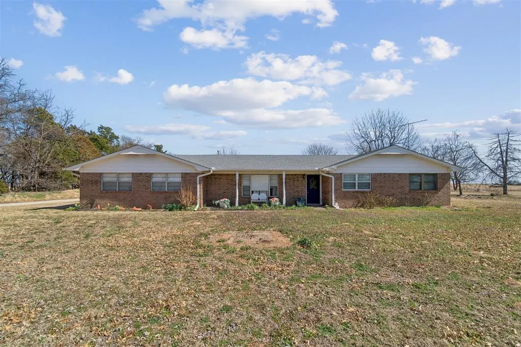 Photo 2 — 33057 Square Top Road, Anadarko, OK 73005