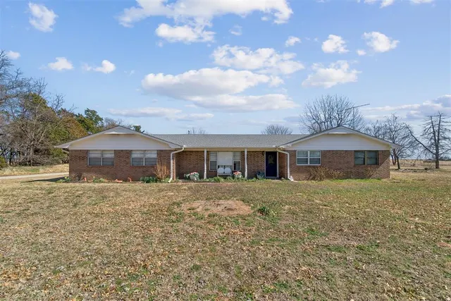 Photo 2 — 33057 Square Top Road, Anadarko, OK 73005