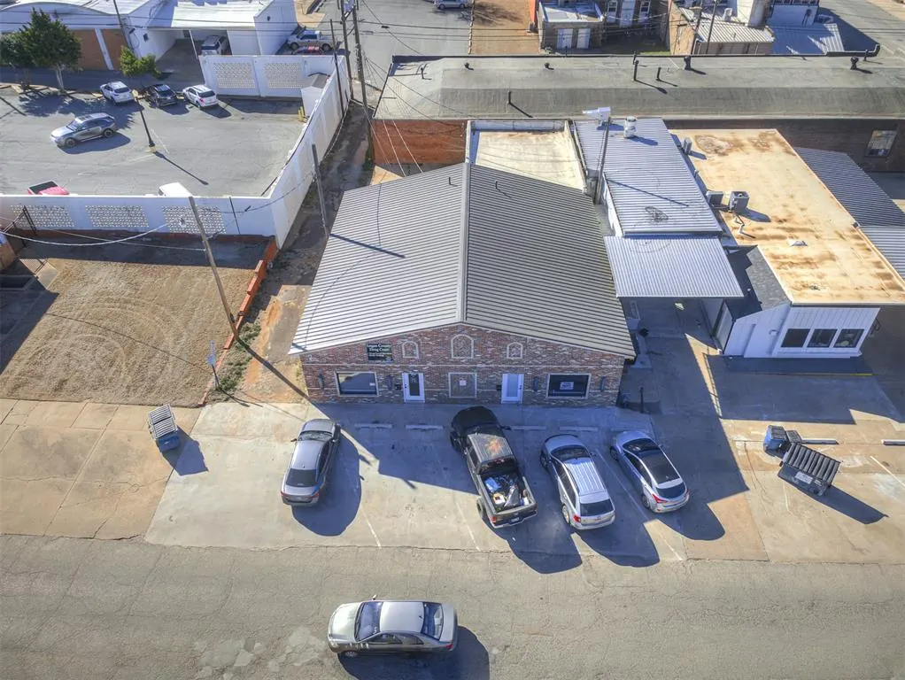 Photo 11 — 211 E Cleveland Avenue, Guthrie, OK 73044
