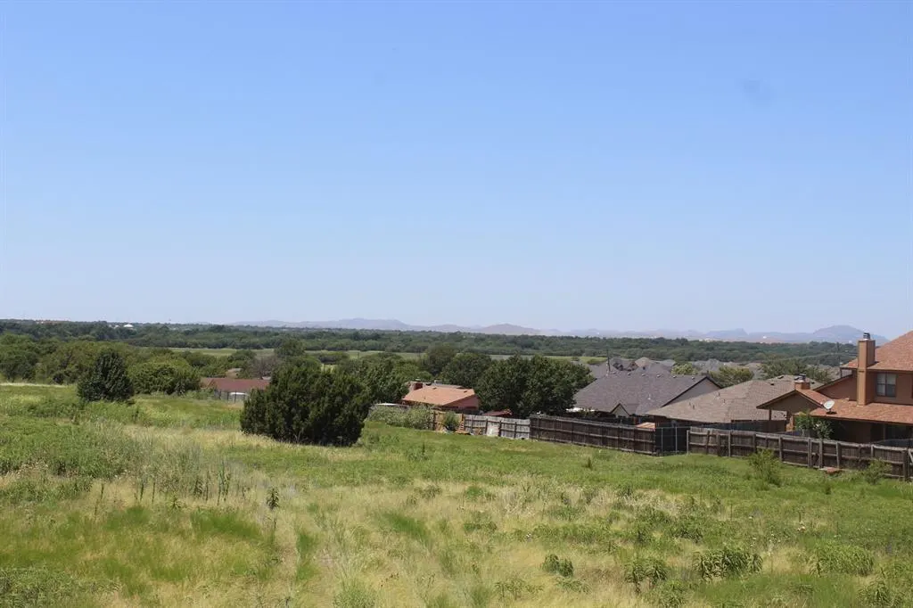 Photo 2 — 506 NE Flower Mound Road, Lawton, OK 73507