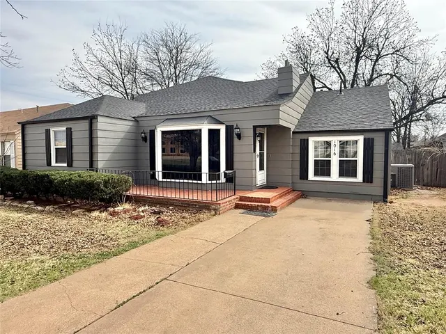 Photo 2 — 1016 E Cypress Street, Altus, OK 73521