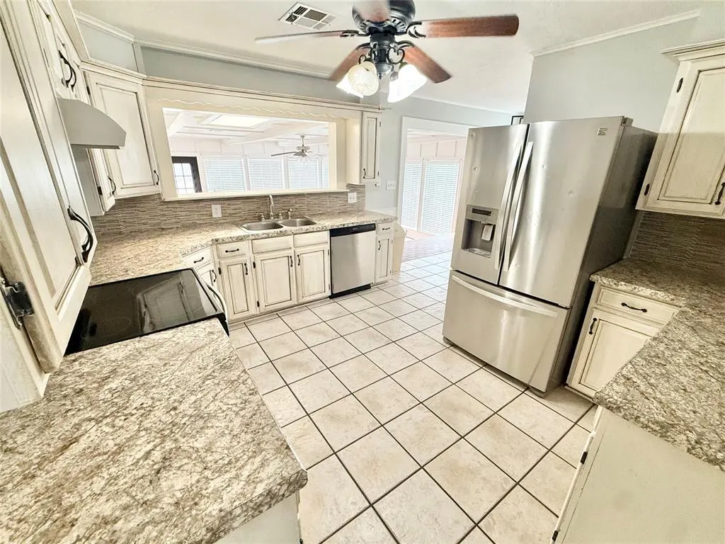Photo 9 — 1016 E Cypress Street, Altus, OK 73521