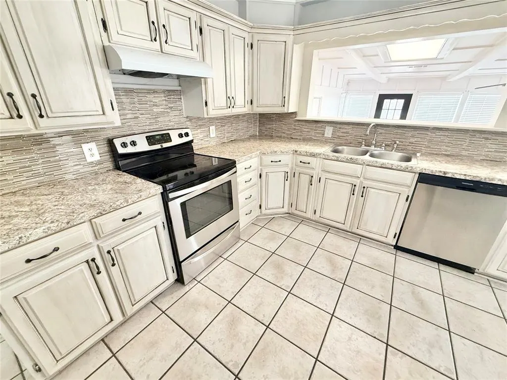 Photo 10 — 1016 E Cypress Street, Altus, OK 73521