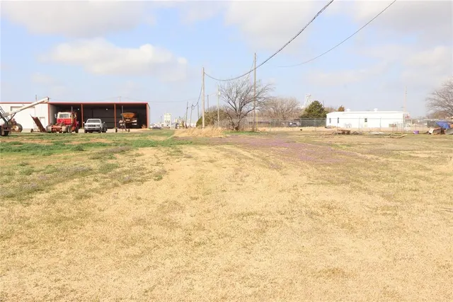 Photo 3 — Thompson Avenue, Chattanooga, OK 73528