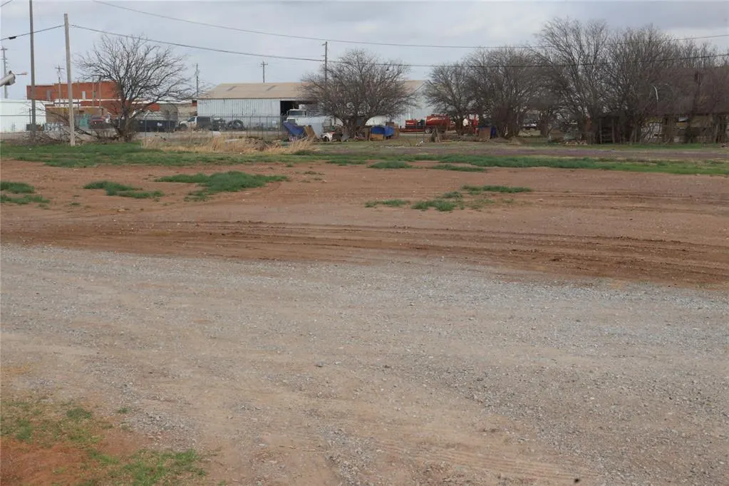 Photo 8 — Thompson Avenue, Chattanooga, OK 73528