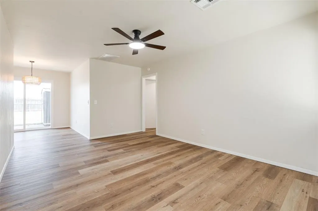 Photo 4 — 824 Cedar Crest Drive, Edmond, OK 73003