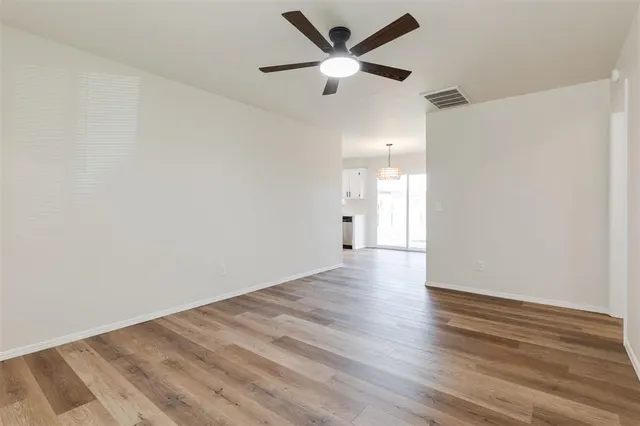 Photo 5 — 824 Cedar Crest Drive, Edmond, OK 73003