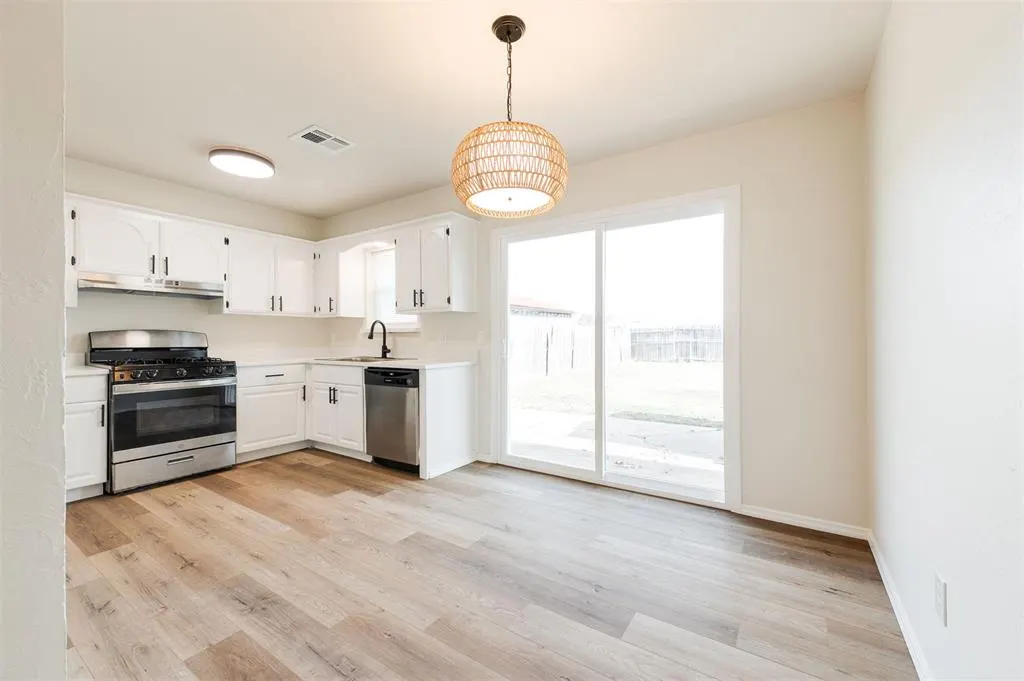 Photo 8 — 824 Cedar Crest Drive, Edmond, OK 73003