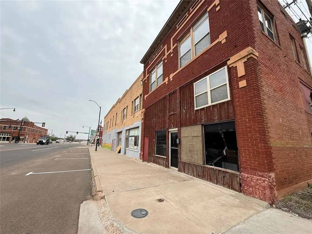 Photo 2 — 101 W Main Street, Sayre, OK 73662