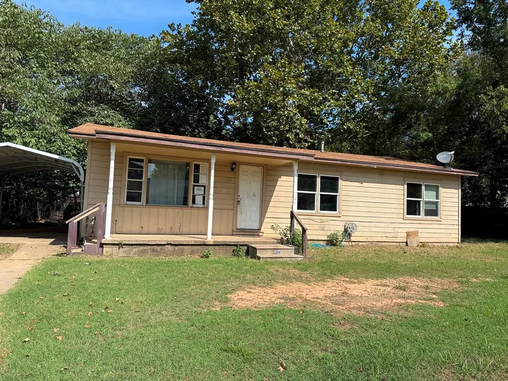 Front exterior — 1822 W Elm Street, Durant, OK 74701