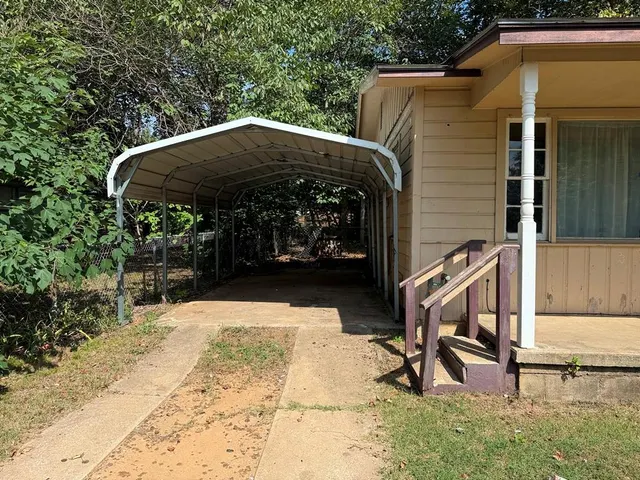 Photo 3 — 1822 W Elm Street, Durant, OK 74701