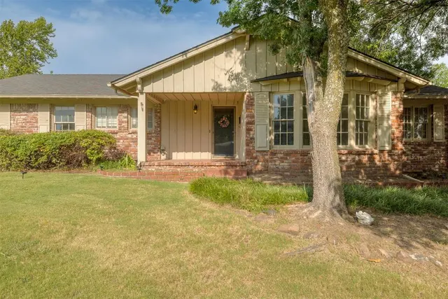 Photo 2 — 4813 Larissa Lane, Oklahoma City, OK 73112