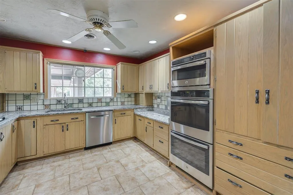 Photo 14 — 4813 Larissa Lane, Oklahoma City, OK 73112