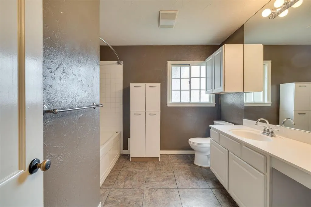 Photo 26 — 4813 Larissa Lane, Oklahoma City, OK 73112