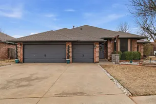 Sold home at 704 N Geronimo Way