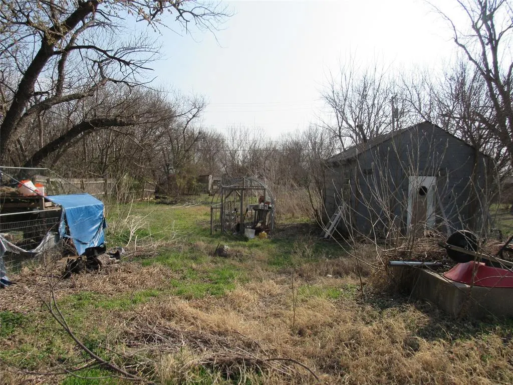 Photo 10 — 805 SW 4th, Lindsay, OK 73052