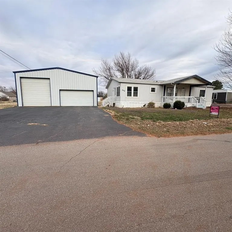 Photo 2 — 302 S 2nd Street, Canute, OK 73626