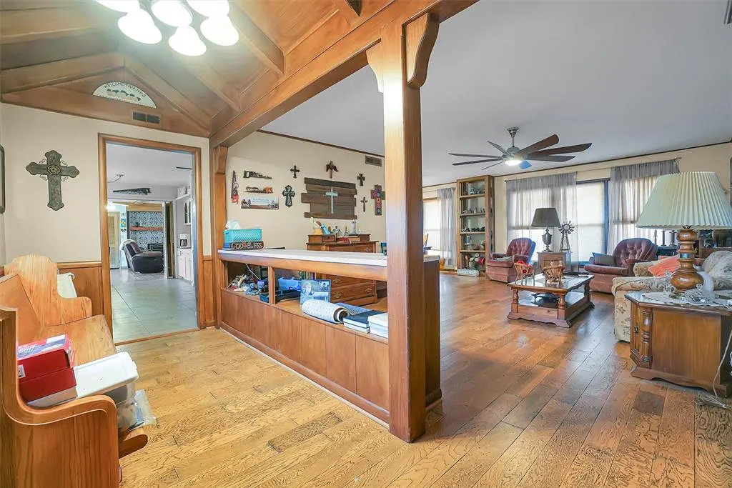 Photo 4 — 607 N College Street, Cordell, OK 73632
