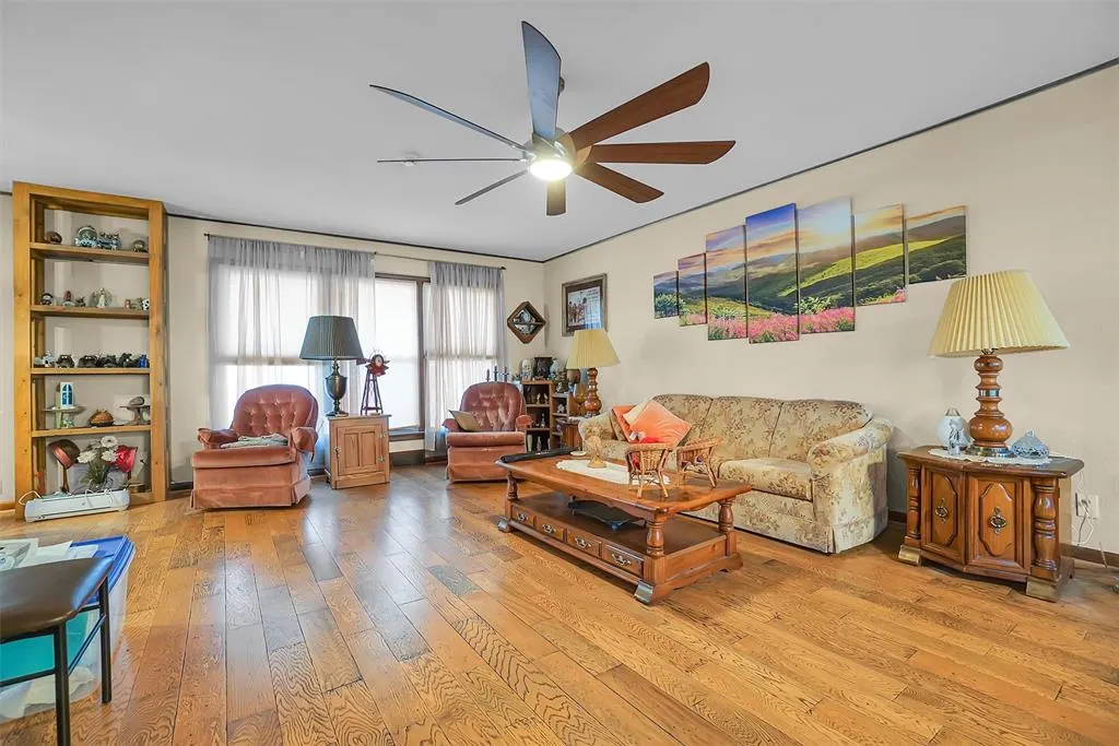 Photo 9 — 607 N College Street, Cordell, OK 73632